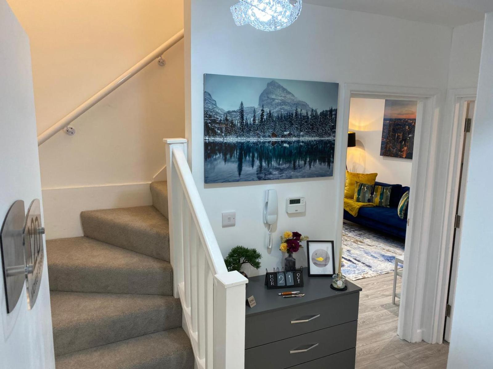 Stylish Apartment In Watford Watford  Buitenkant foto